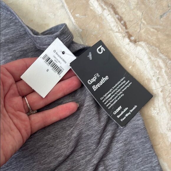 GAP gray Tank Top with Barre to Bar Print Sz s NWT - Picture 2 of 6